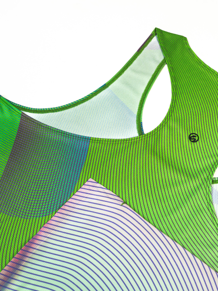 Ideal for transitional-weather training and tempo sessions with racers back.
